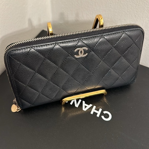 Chanel Long Zipper black wallet in good condition - Picture 16 of 16